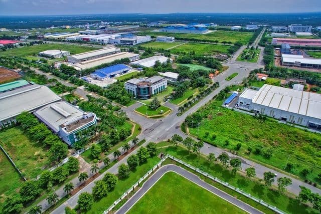 Mái nhà xưởng Caishi International sau khi hoàn thiện cách nhiệt